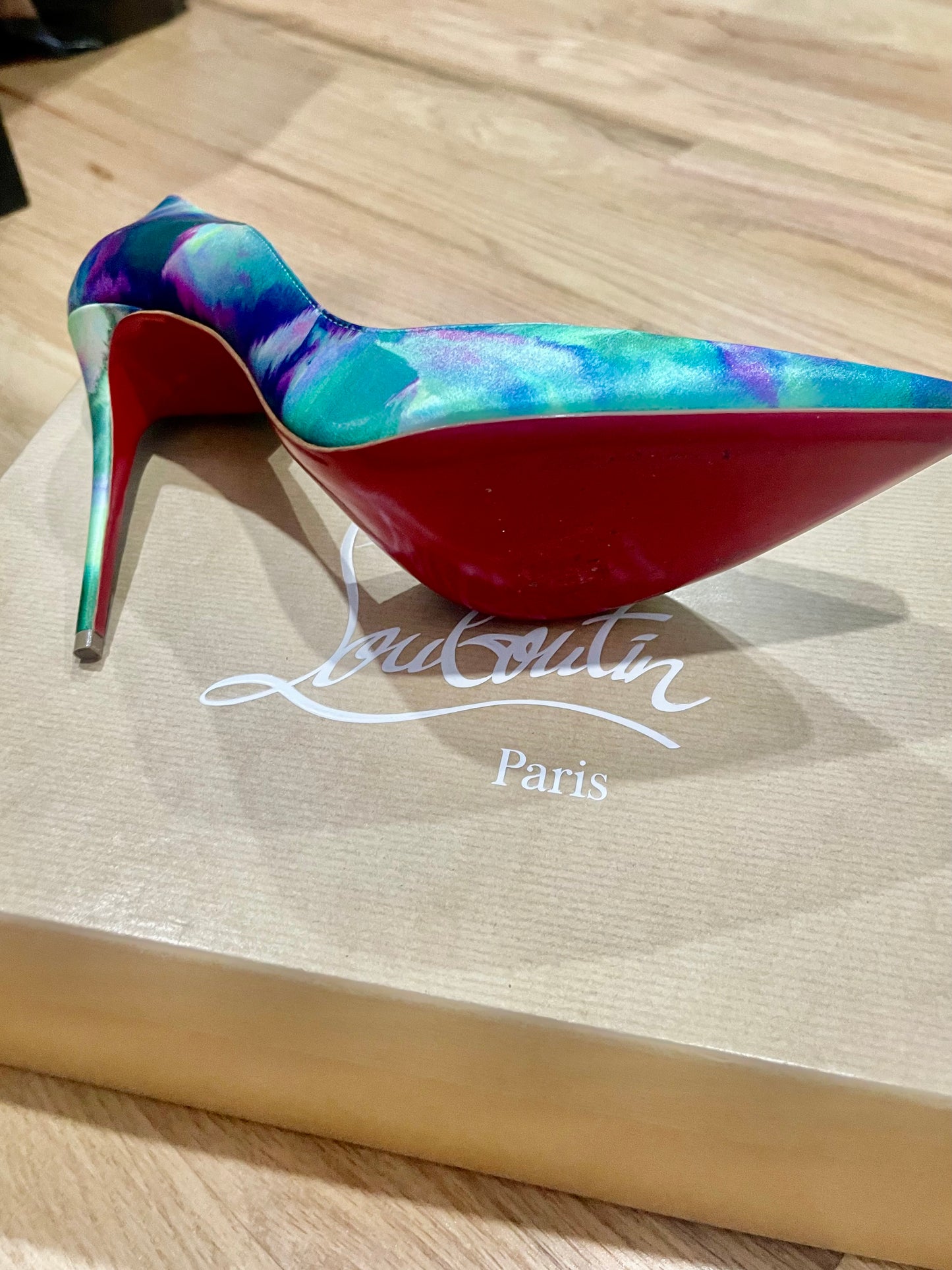 Christian louboutin /authentic