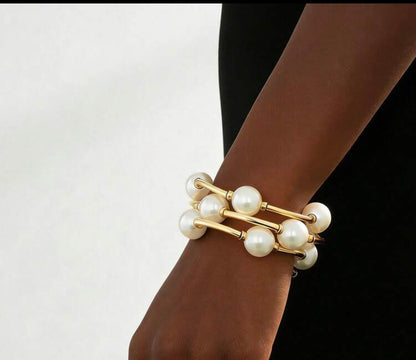 Vintage chunky pearl and gold bracket