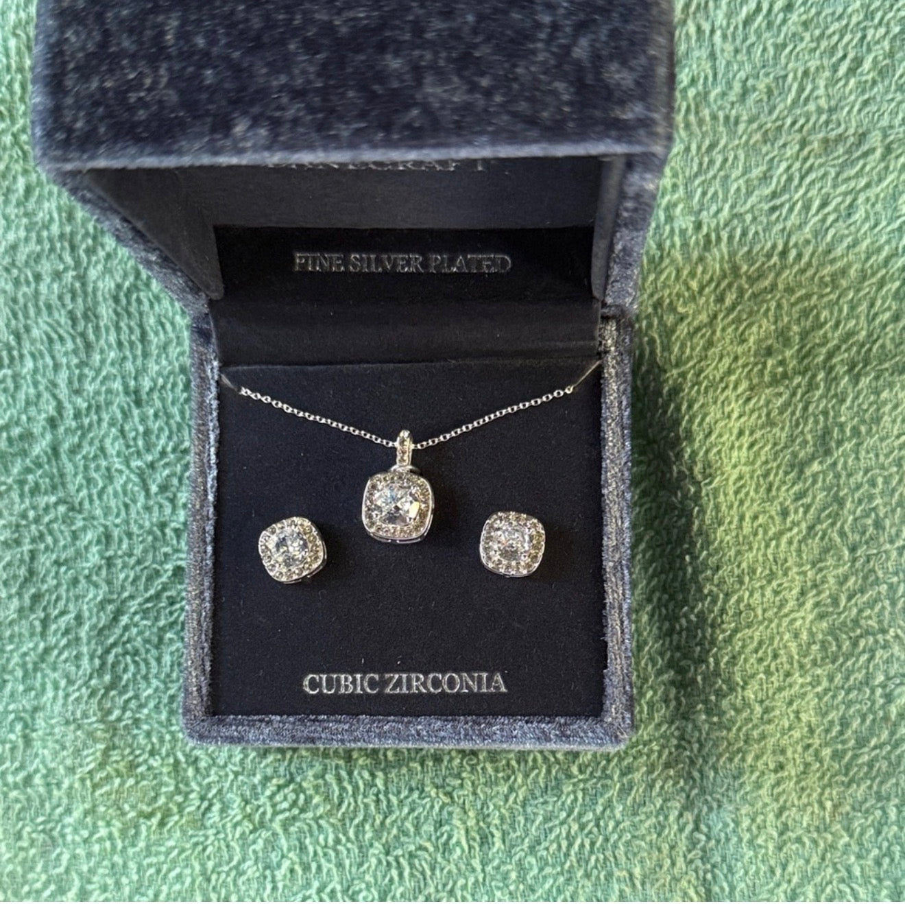 Craft silver necklace set with cubic zirconia