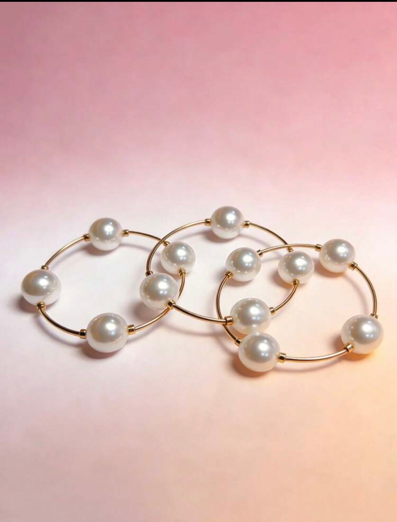Vintage chunky pearl and gold bracket
