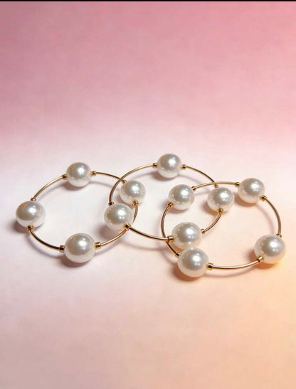 Vintage chunky pearl and gold bracket