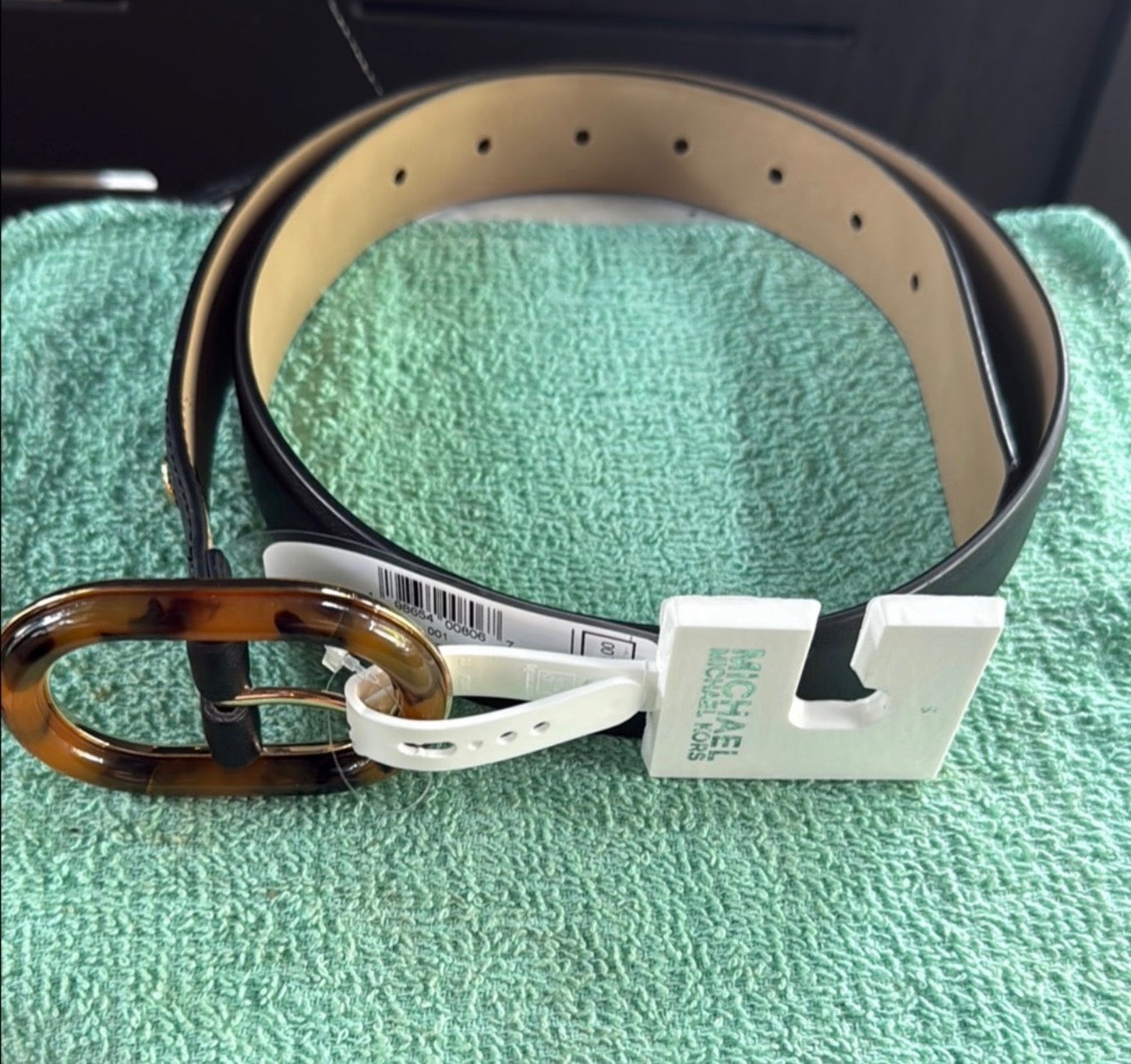 Michael KORS black belt with tortoises buckle