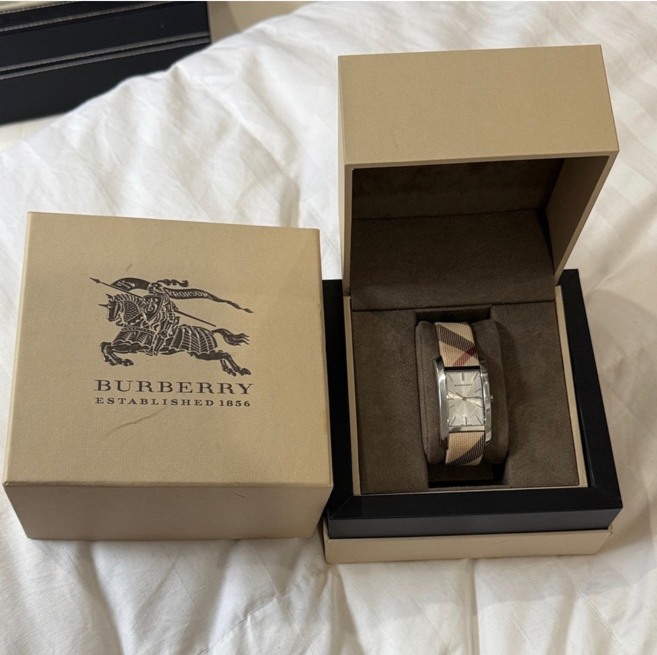 Burberry Beige and silver women watch (authentic)