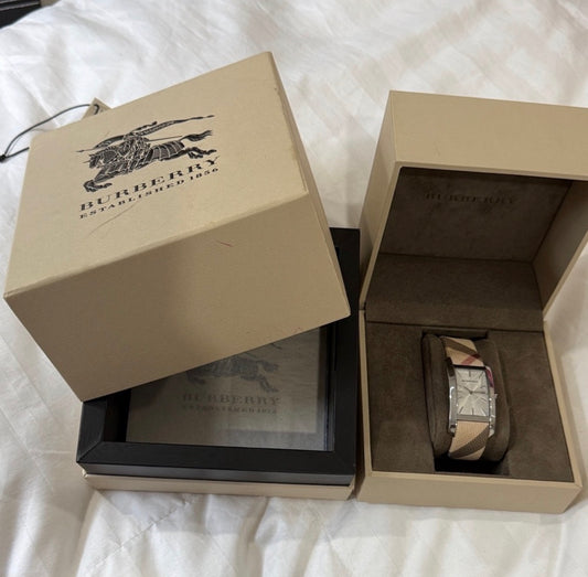 Burberry Beige and silver women watch (authentic)
