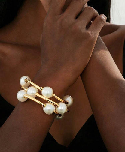Vintage chunky pearl and gold bracket
