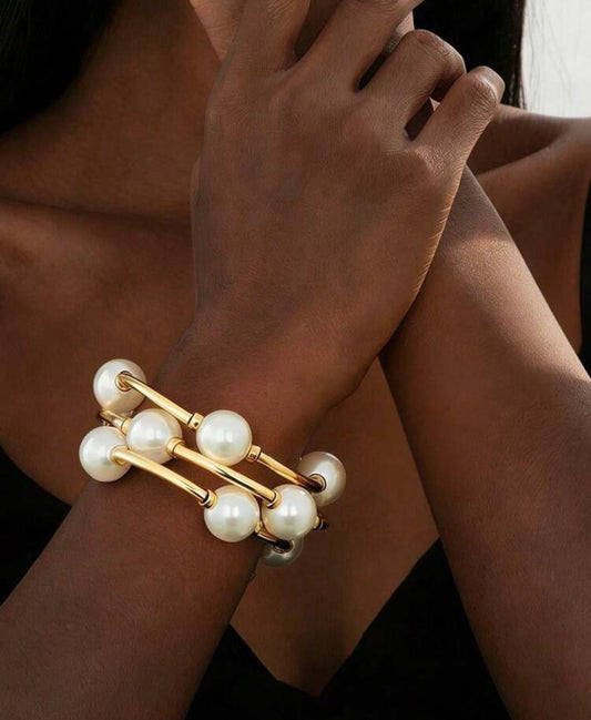 Vintage chunky pearl and gold bracket