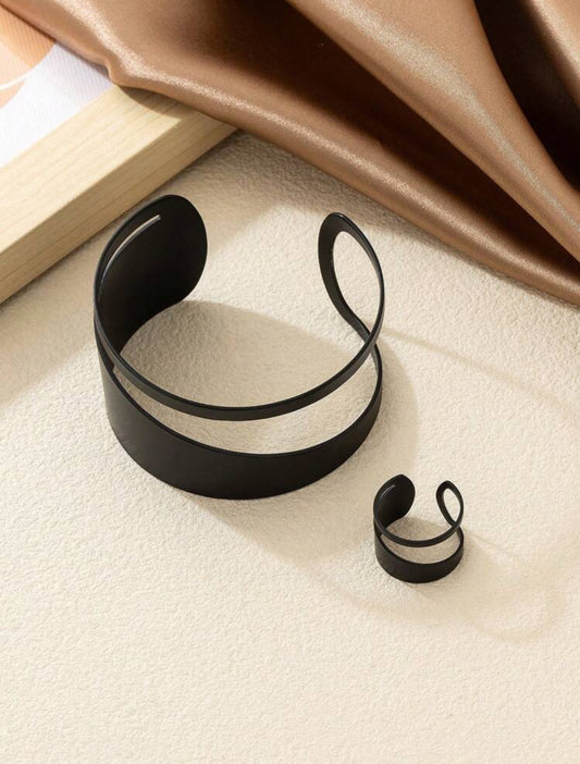 Black metal bracket and ring